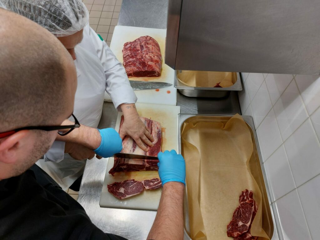L'équipe d'Itinér'Air Gourmand en cuisine à Beauvais